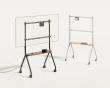 Easel Studio Mobiler TV-Ständer mit Rollen – Weiß